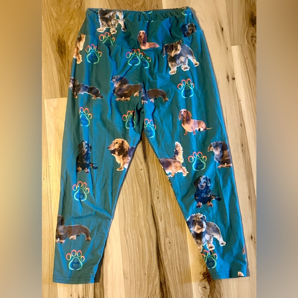 Women’s Teal Dog Print Capri Leggings